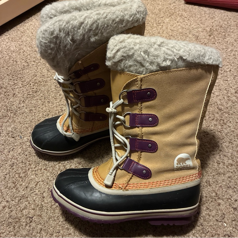 Sorel Waterproof Tan and Black Boots - Picture 1 of 6